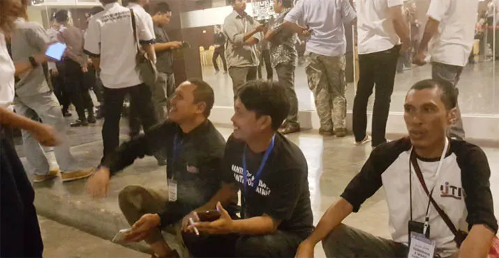 Kenakan Kemeja Putih, Cagub dan Cawagub Sultra Tiba di Lokasi Debat