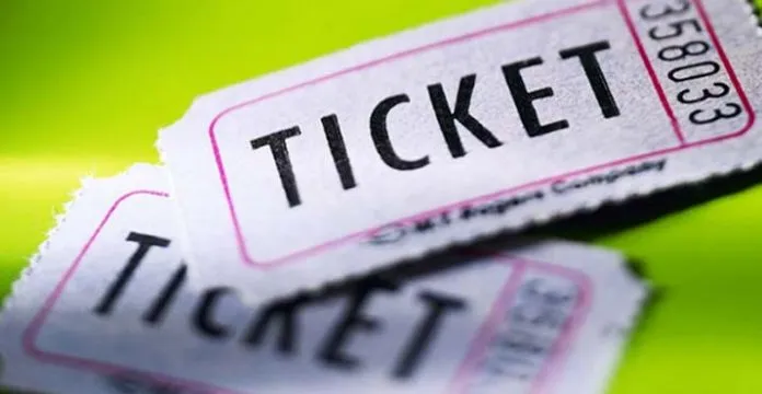 Penumpang di Pelabuhan Siwa Keluhkan Harga Tiket yang Tak Sesuai