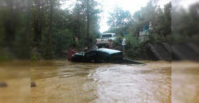 Akses Jalan Menuju Pelabuhan Fery di Kabaena Rusak Parah