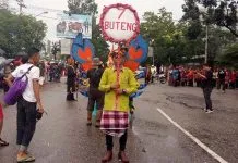 Karnaval Tenun, Buteng Tampilkan Ikon Lobster di Halo Sultra Karnaval Tenun, Buteng Tampilkan Ikon Lobster di Halo Sultra