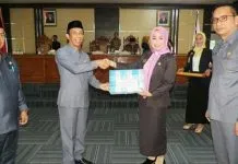 Gelar Paripurna DPRD Terima LKPJ dan Raperda Pemda Konsel Gelar Paripurna DPRD Terima LKPJ dan Raperda Pemda Konsel