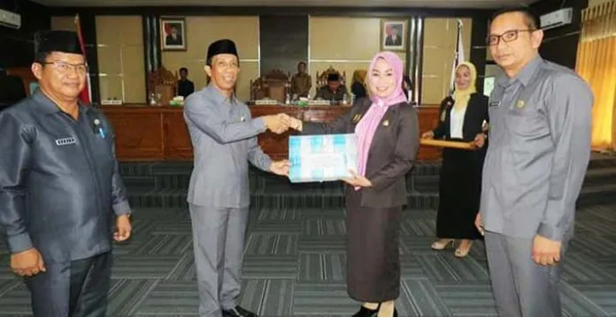 Gelar Paripurna DPRD Terima LKPJ dan Raperda Pemda Konsel