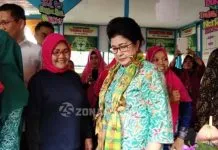 Kunker ke Kendari, Menkes Nila Kunjungi Posyandu Teratai Kunker ke Kendari, Menkes Nila Kunjungi Posyandu Teratai