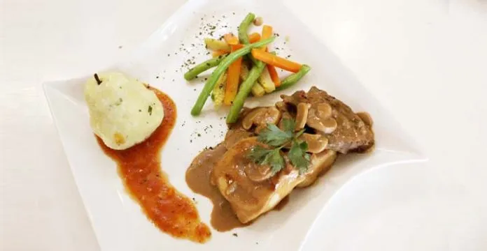 Lezatnya Steak Kombinasi Ala Plaza Inn Hotel Kendari