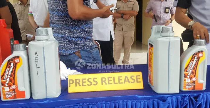 Polda Sultra Amankan 1.274 Kemas Oli Palsu