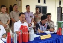 Polda Sultra Amankan 1.274 Kemas Oli Palsu Polda Sultra Amankan 1.274 Kemas Oli Palsu