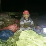 Kisah Ose, Nenek Tua Penjual Sayur yang Bekerja Siang Malam Kisah Ose, Nenek Tua Penjual Sayur yang Bekerja Siang Malam