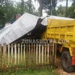 Puluhan Pohon Tumbang dan Rumah Roboh Akibat Hujan dan Angin Kencang di Muna