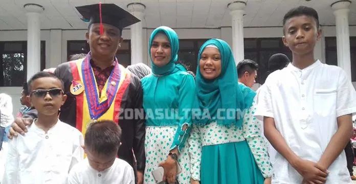 Anggota Polres Muna Ini Raih Gelar Wisudawan Terbaik UHO