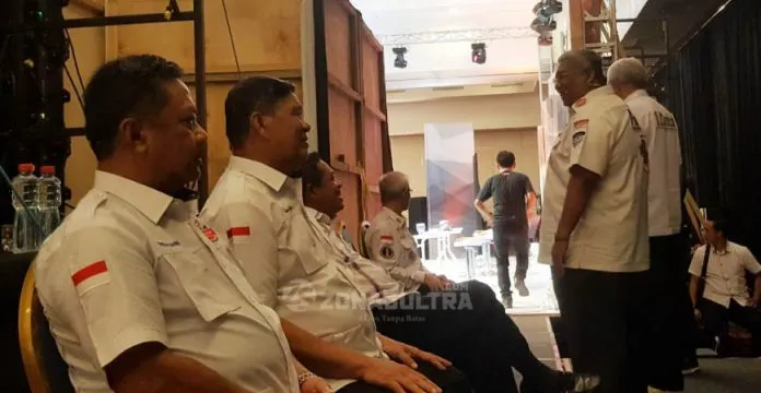 Kenakan Kemeja Putih, Cagub dan Cawagub Sultra Tiba di Lokasi Debat