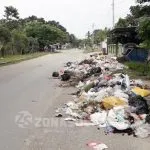 Warga Keluhkan Tumpukan Sampah di Sejumlah Ruas Jalan Konawe Warga Keluhkan Tumpukan Sampah di Sejumlah Ruas Jalan Konawe