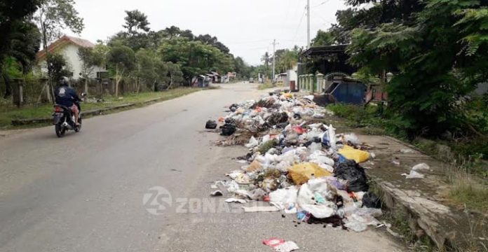 Warga Keluhkan Tumpukan Sampah di Sejumlah Ruas Jalan Konawe