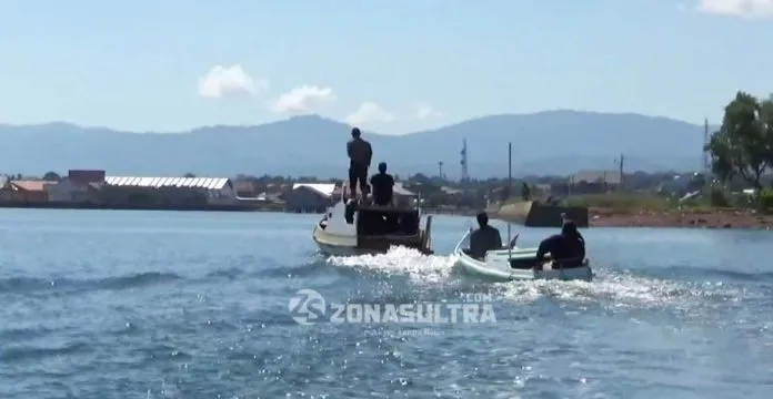 sar1 18 Jam Terombang-ambing di Laut, 2 Nelayan Dievakuasi SAR Kolaka