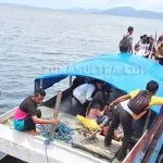 SAR Kendari Evakuasi 62 Penumpang Kapal Mati Mesin di Perairan Laonti SAR Kendari Evakuasi 62 Penumpang Kapal Mati Mesin di Perairan Laonti