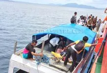 SAR Kendari Evakuasi 62 Penumpang Kapal Mati Mesin di Perairan Laonti SAR Kendari Evakuasi 62 Penumpang Kapal Mati Mesin di Perairan Laonti