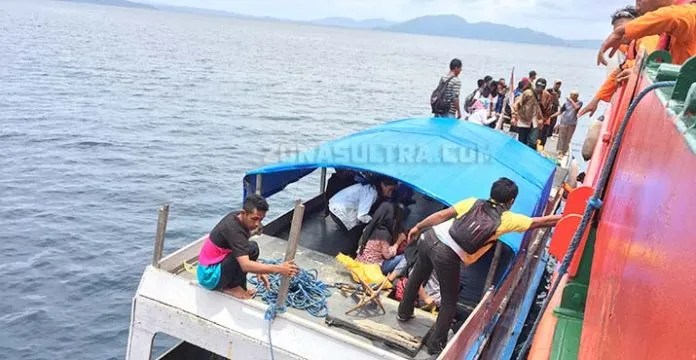 SAR Kendari Evakuasi 62 Penumpang Kapal Mati Mesin di Perairan Laonti