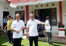 Bupati Konsel Ancam Tahan Gaji PNS Yang Absen Saat Sidak di Kantor Lurah Ranomeeto Bupati Konsel Ancam Tahan Gaji PNS Yang Absen Saat Sidak di Kantor Lurah Ranomeeto