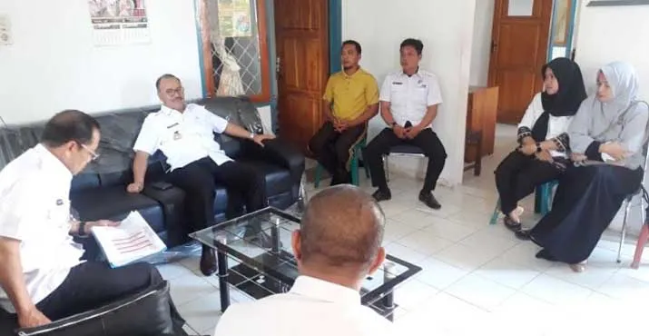 Bupati Konsel Ancam Tahan Gaji PNS Yang Absen Saat Sidak di Kantor Lurah Ranomeeto