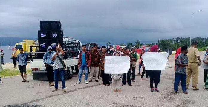 Tolak Camat Baru, Warga Lasalimu Unjukrasa di Kantor Bupati Buton