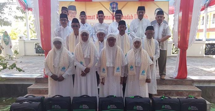 Bupati Wakatobi Lepas 59 Jamaah Umroh Gratis