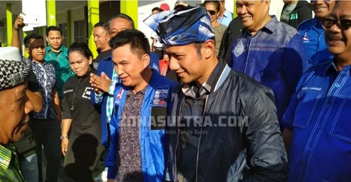 Tiba di Baubau, AHY Disambut Tarian Khas Buton