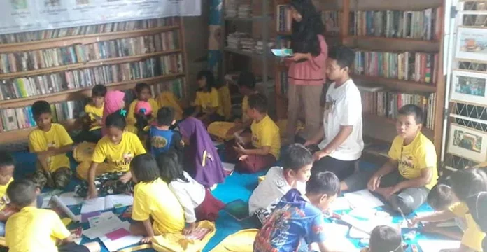 Melalui Komunitas, Anak-Anak Kendari Dibiasakan Menulis dan Membaca