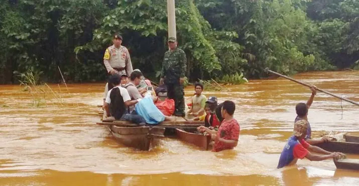Pantau Banjir, Kapolres Konawe Semangati Para Korban