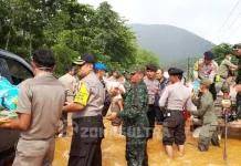 Pantau Banjir, Kapolres Konawe Semangati Para Korban Pantau Banjir, Kapolres Konawe Semangati Para Korban