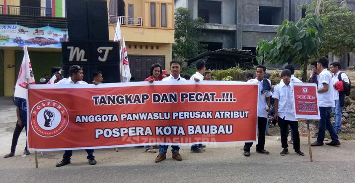 Spanduk Ormas Relawan Jokowi Dirusak, Massa Pospera Demo Panwaslu Baubau