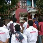 Spanduk Ormas Relawan Jokowi Dirusak, Massa Pospera Demo Panwaslu Baubau Spanduk Ormas Relawan Jokowi Dirusak, Massa Pospera Demo Panwaslu Baubau