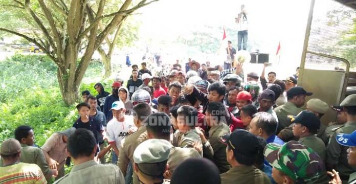 Aksi Tolak Pembangunan Smelter di Mata Oleo Bombana Diwarnai Bentrokan