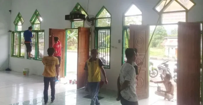 Sambut Ramadan, Komunitas KKBA Bakti Sosial Bersih Masjid