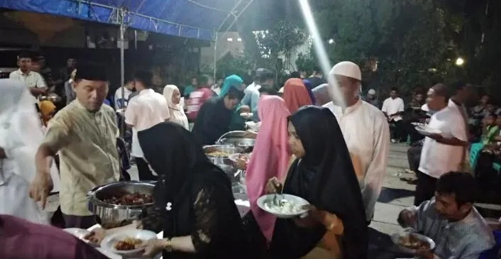 Jalin Silaturahmi, Mantan Bupati Muna Bukber Dengan Masyarakat
