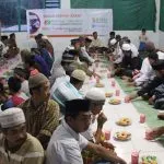 Lalui Jalan Berlumpur, BMH Sultra Bukber Warga Pedalaman di Tanggetada bmh