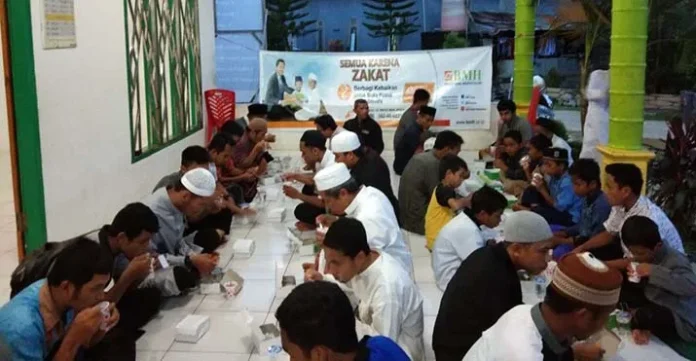 Konsisten Berbagi dan Salurkan Donasi, BMH Sultra Bukber Seratusan Dhuafa