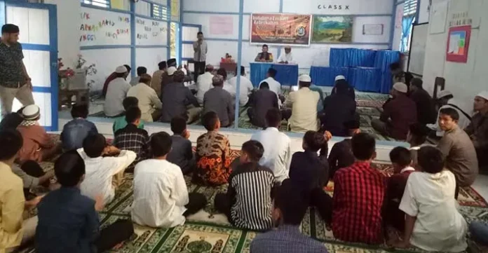 Bukber di Pondok Pesantren Ibnu Abbas, Polres Muna Beri Bantuan Alquran