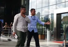 Tiba di KPK, Bupati Busel Langsung Jalani Pemeriksaan Tiba di KPK, Bupati Busel Langsung Jalani Pemeriksaan