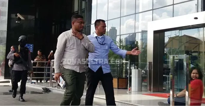 Tiba di KPK, Bupati Busel Langsung Jalani Pemeriksaan