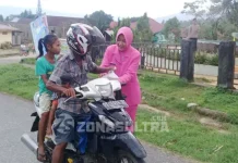 Bhayangkari Polres Buton Bagi-Bagi Takjil Kepada Pengguna Jalan Bhayangkari Polres Buton Bagi-Bagi Takjil Kepada Pengguna Jalan