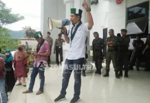 Mahasiswa Kolut Demo Desak Transparansi Anggaran Tabung Oksigen Mahasiswa Kolut Demo Desak Transparansi Anggaran Tabung Oksigen