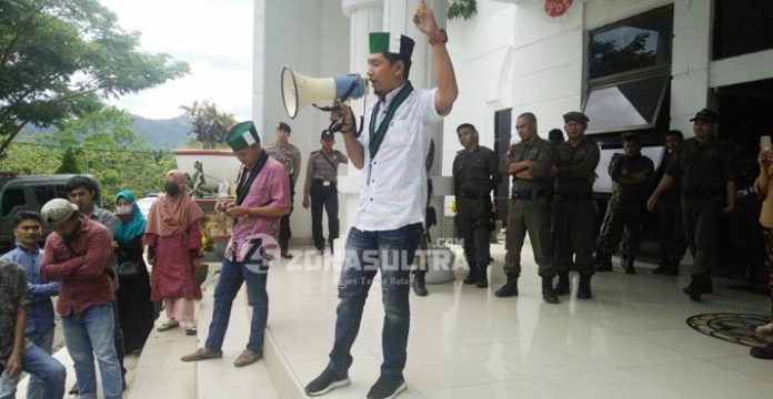 Mahasiswa Kolut Demo Desak Transparansi Anggaran Tabung Oksigen