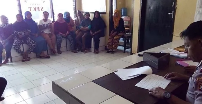 Gaji Tak Kunjung Dibayar, Puluhan Honorer DLH Butur Mengadu ke Polisi