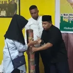 DPD Golkar Kendari Buka Puasa Bersama Kader BUKA PUASA - DPD Partai Golkar Kota Kendari menggelar buka puasa bersama dengan kader dan anak-anak pondok pesantren di Kota Kendari. (M Rasman Saputra/ZONASULTRA.COM)