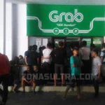 Tuntut Insentif, Ratusan Driver Segel Kantor Grab Kendari Tuntut Insentif, Ratusan Driver Segel Kantor Grab Kendari