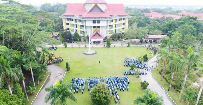 Peringati Hardiknas 2018, Rektor UHO Kenalkan Pendidikan Jarak Jauh