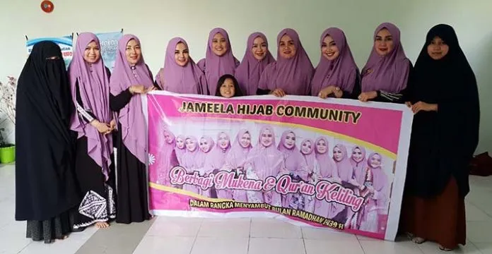 Sambut Ramadan, JHC Kendari Bagikan 108 Mukena dan 65 Alquran