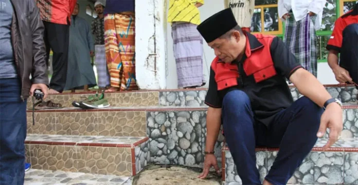 Sambangi Muna, Hugua Sempatkan Diri Kunjungi Masjid Tua Lohia