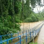 Jembatan Penghubung Padalere Konut Diterjang Banjir, Masyarakat Dua Desa Terisolir Jembatan Penghubung Padalere Konut Diterjang Banjir, Masyarakat Dua Desa Terisolir