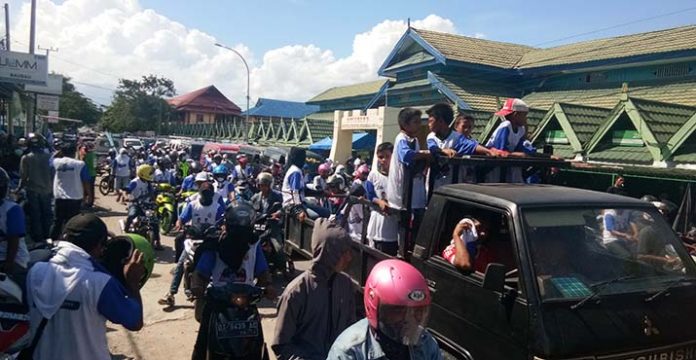 Kampanye Akbar Rusda-Safei Lumpuhkan Jalan Kelurahan Tomba