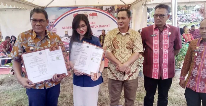 Alokasikan APBD untuk Pembayaran BPJS Kesehatan Warga, Pemda Kolaka Raih Penghargaan UHC program JKN-KIS